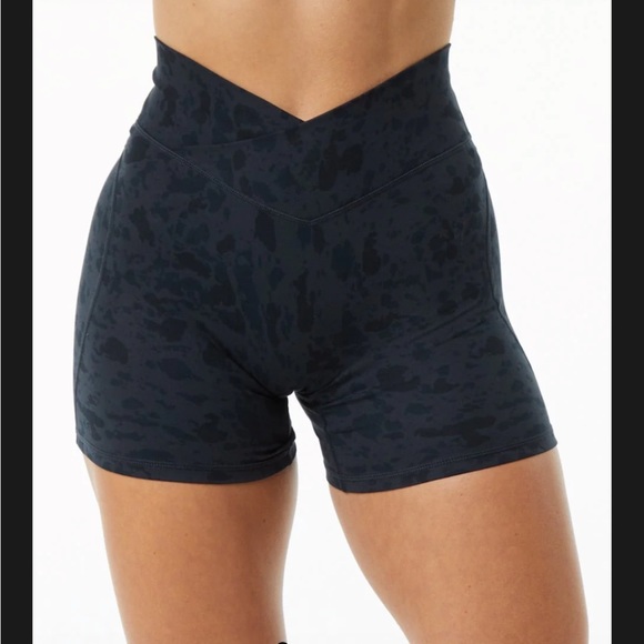 Alphalete Pants - V waistline alphalete workout shorts